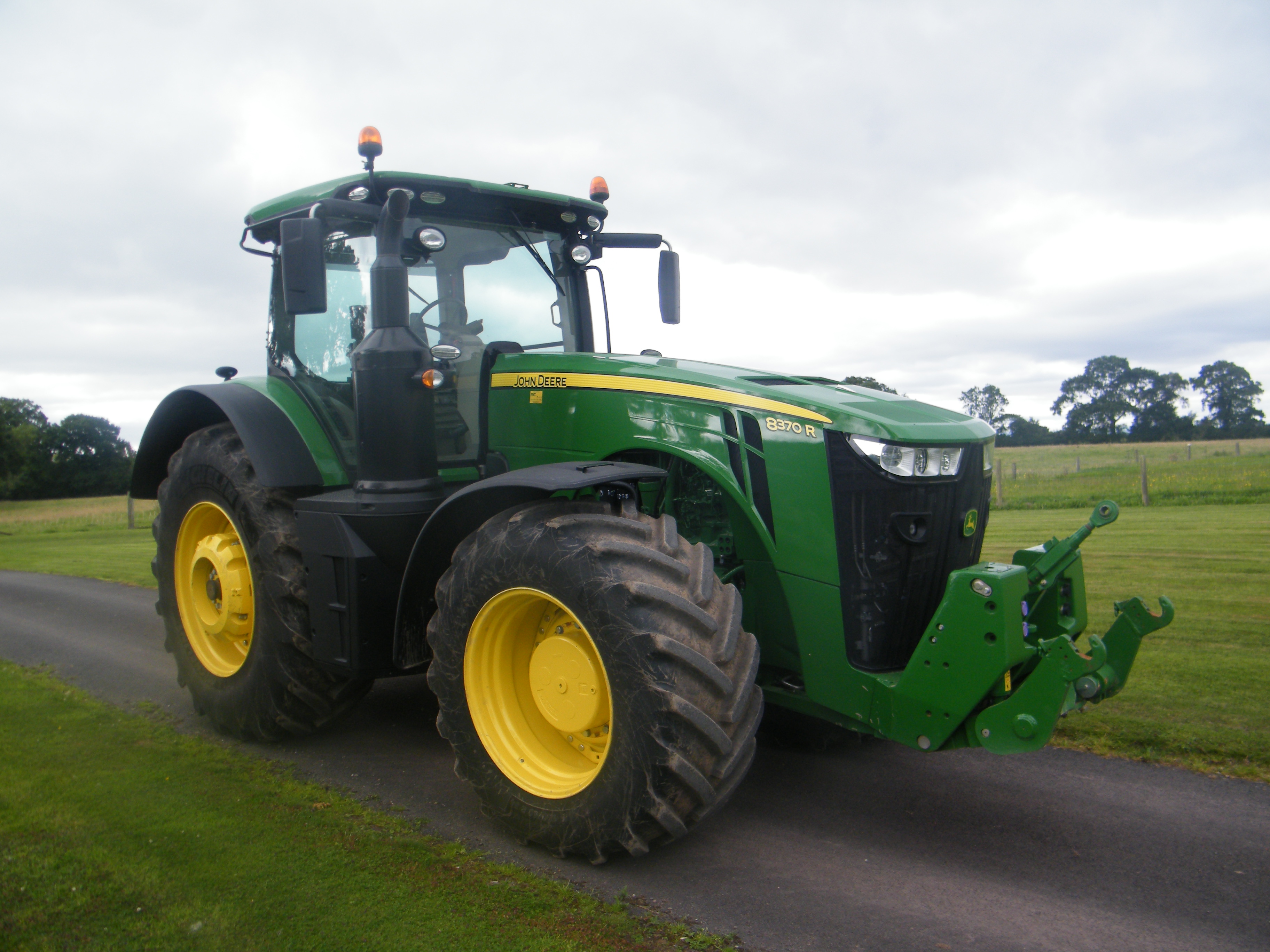 HB Machinery | Farm and Agricultural Equipment | JOHN DEERE 8370R