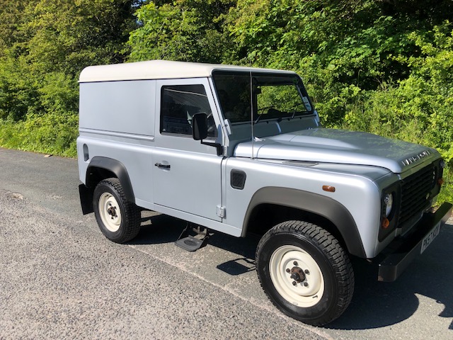 LAND ROVER DEFENDER 90