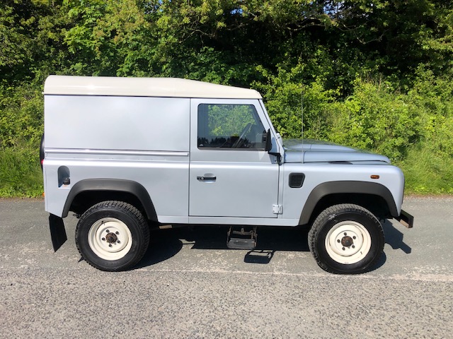 LAND ROVER DEFENDER 90