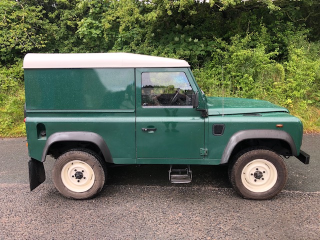 LAND ROVER DEFENDER 90