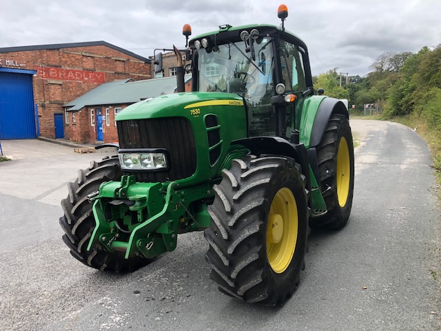 JOHN DEERE 7530 PREMIUM