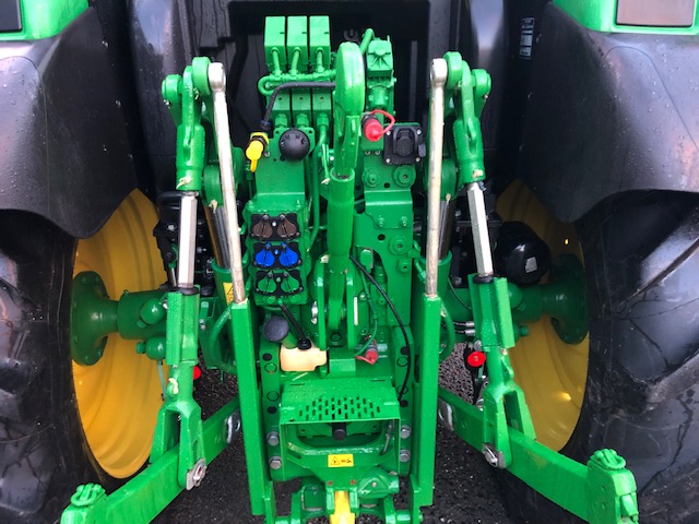 JOHN DEERE 6130R