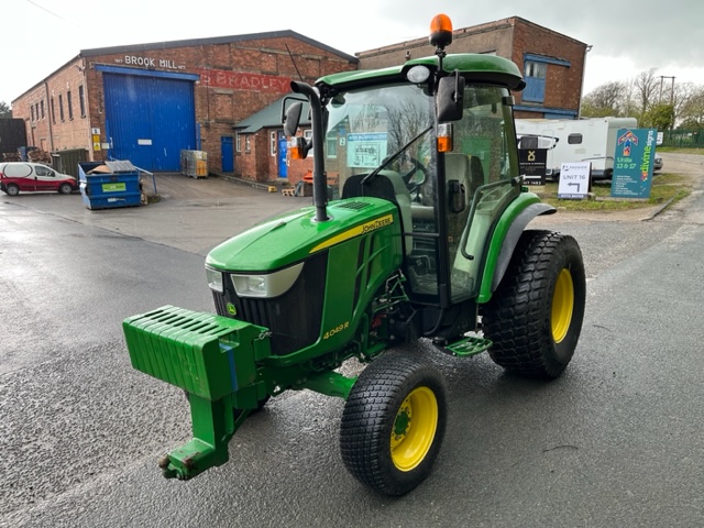 JOHN DEERE 4049R