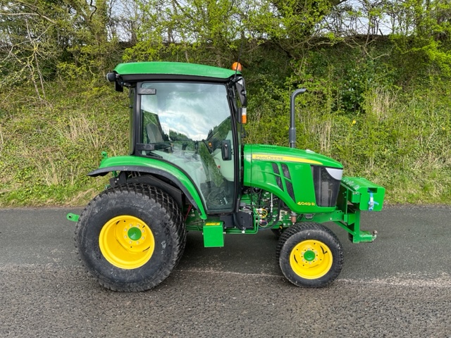 JOHN DEERE 4049R