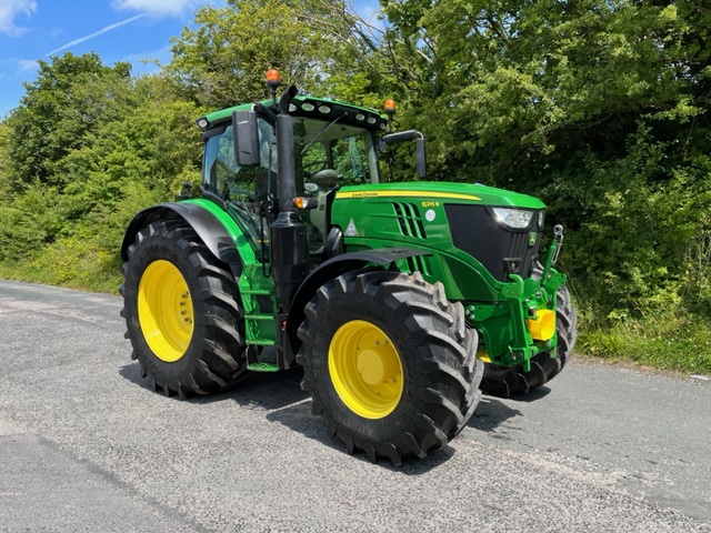 JOHN DEERE 6215R