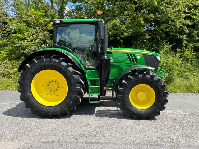 JOHN DEERE 6215R