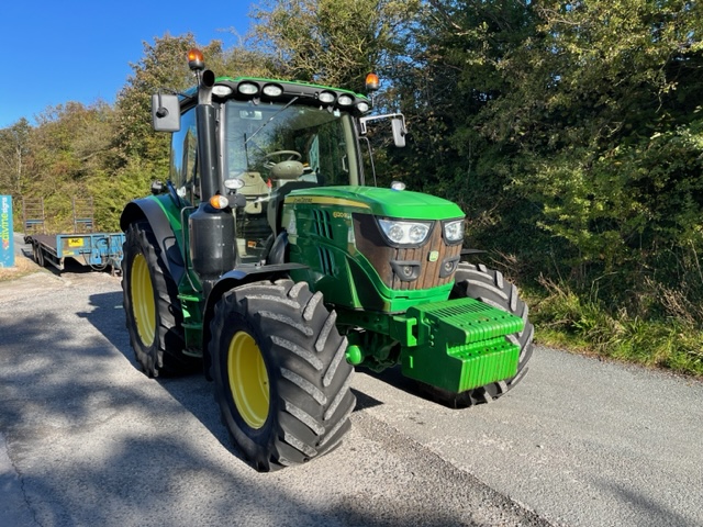 JOHN DEERE 6120R