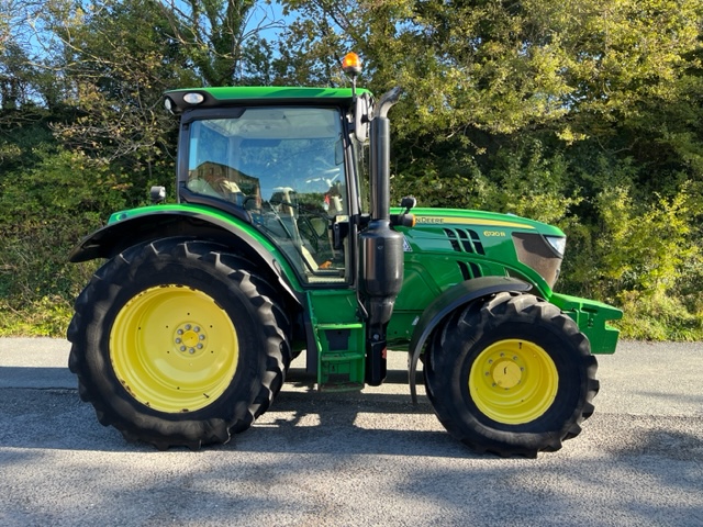 JOHN DEERE 6120R