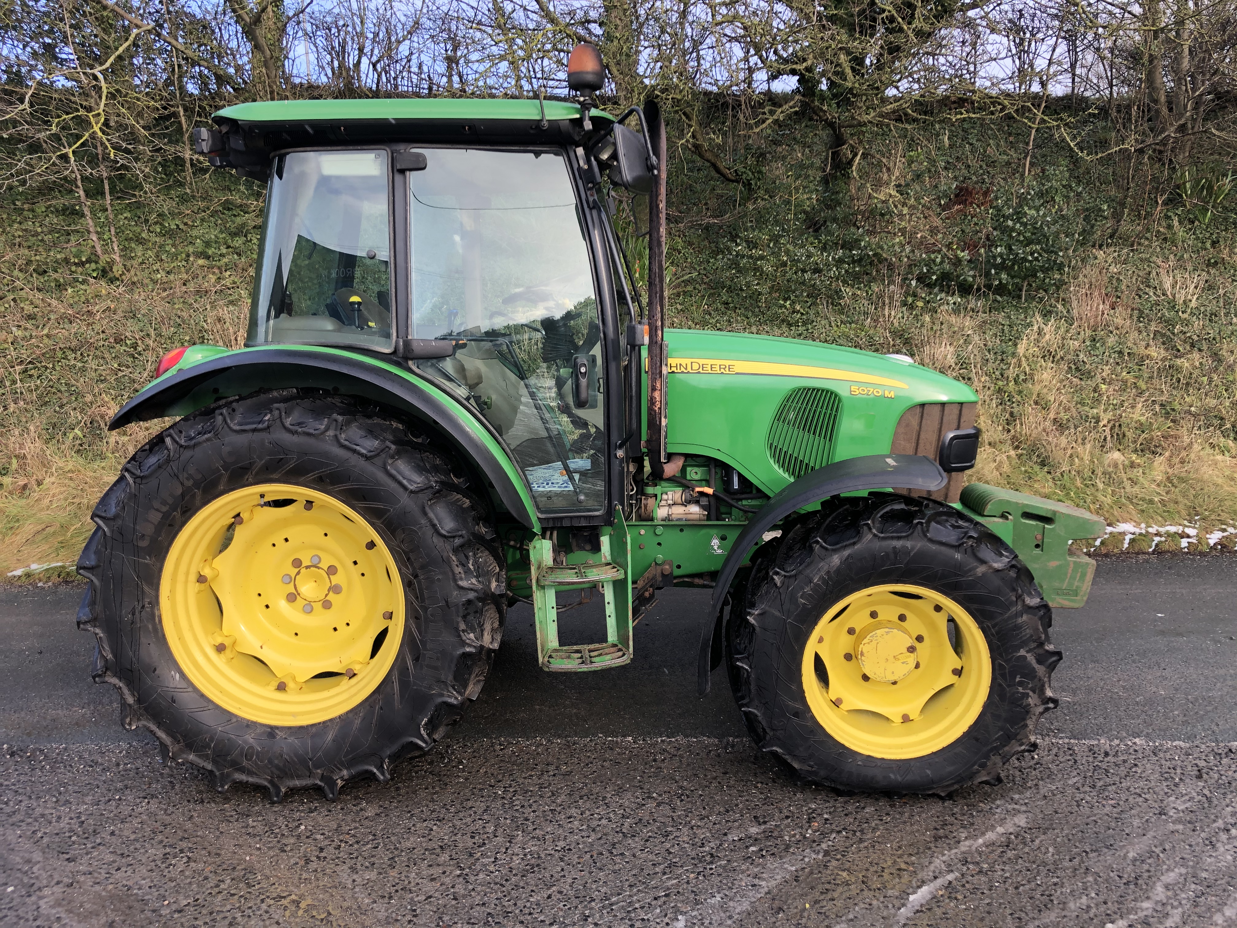 JOHN DEERE 5070M