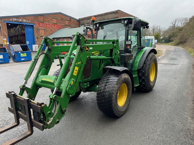 JOHN DEERE 5085M