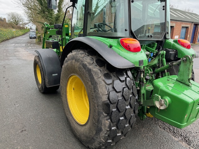 JOHN DEERE 5085M