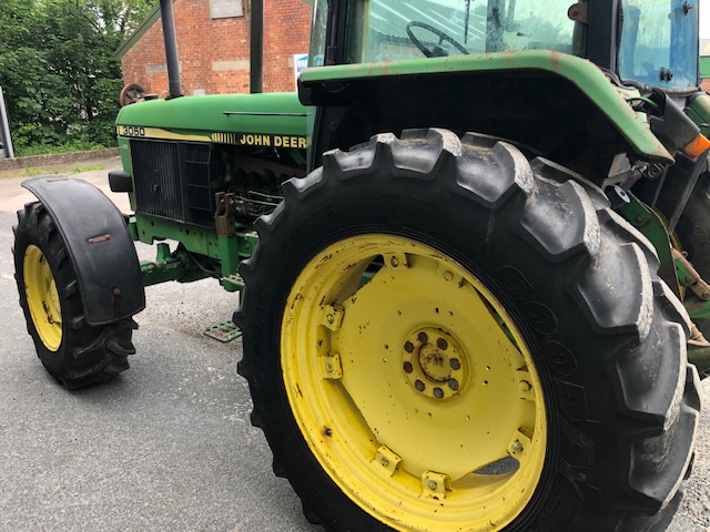 JOHN DEERE 3050