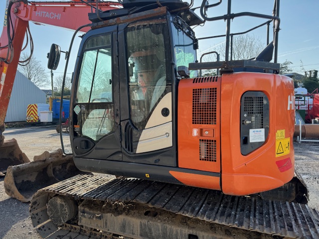 HITACHI ZX135US-6