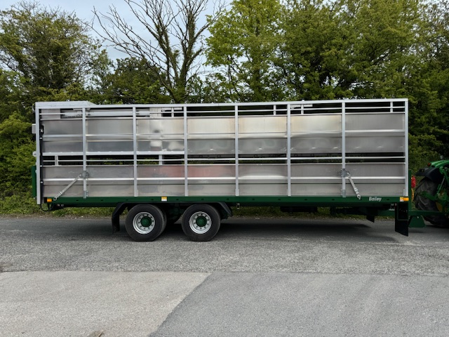 BAILEY SHEEP CATTLE TRAILER