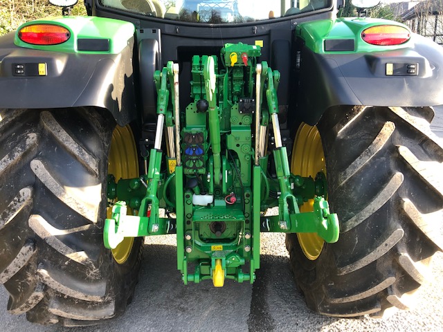 JOHN DEERE 6120R