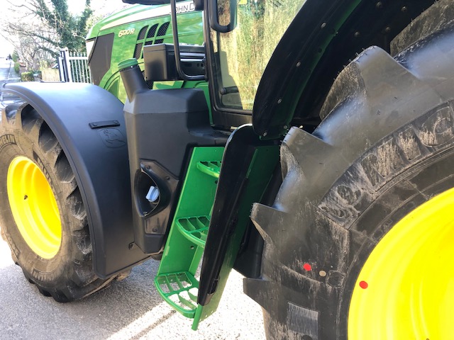 JOHN DEERE 6120R