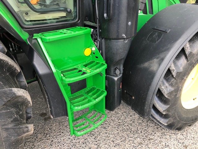 JOHN DEERE 6120R and Q4s LOADER