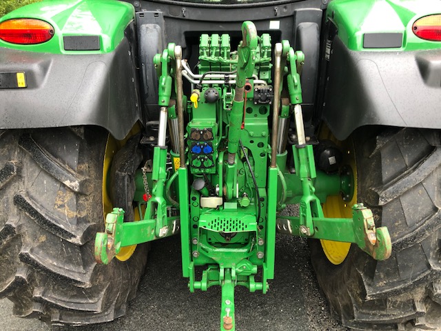 JOHN DEERE 6120R